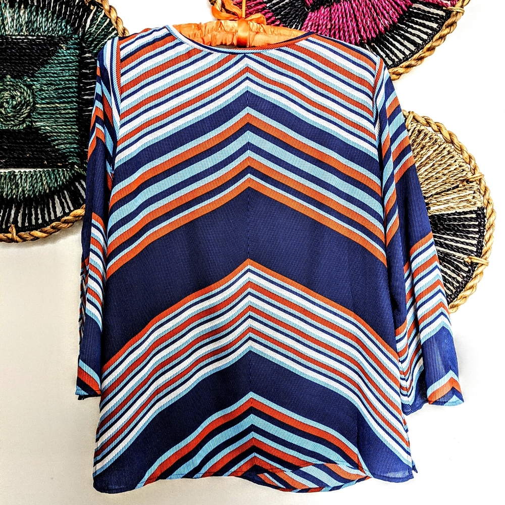 🔴SOLD🔴 Chico's Chevron Tunic Blouse Slit Sleeves - Picture 2 of 8